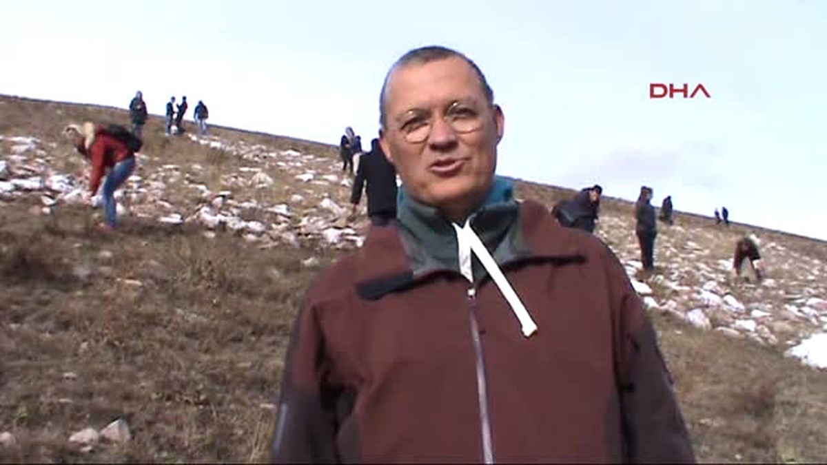 Ardahan Öğrenciler, Tabyadaki \'Ay Yıldızı\' ve \'Önce Vatanı\' Boyadılar