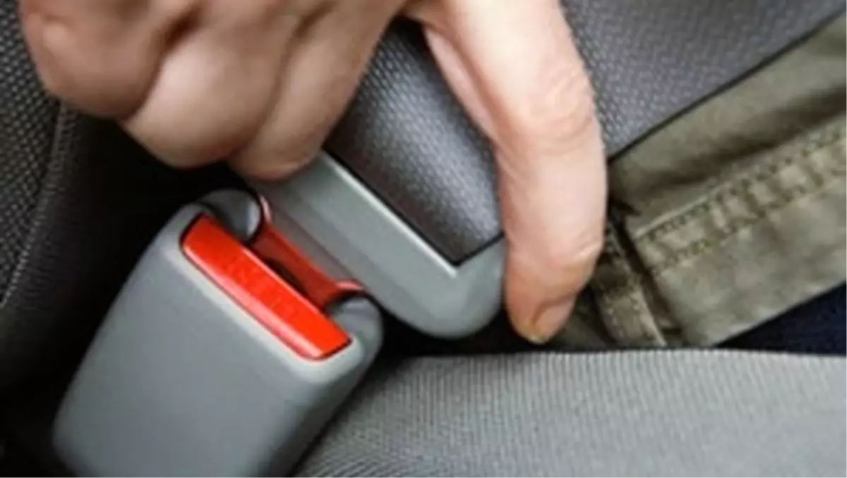 İçişleri Bakanlığı Uyardı! Arka Koltukta Emniyet Kemeri Takmayana 92 Lira Ceza