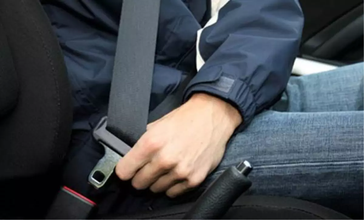 Arka Koltukta Emniyet Kemeri Takmayanlara 92 Lira Ceza