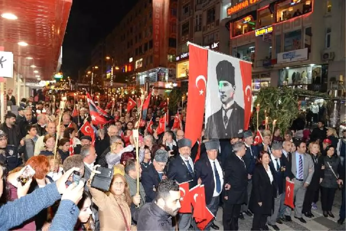 Avcılar\'da Binlerce Kişi Fener Alayına Katıldı