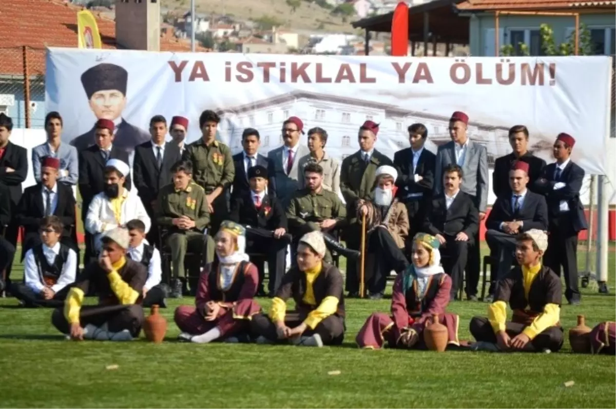 Ayvalık\'ta Cumhuriyet Bayramı Kutlamalarına İlgi Yoğun Oldu