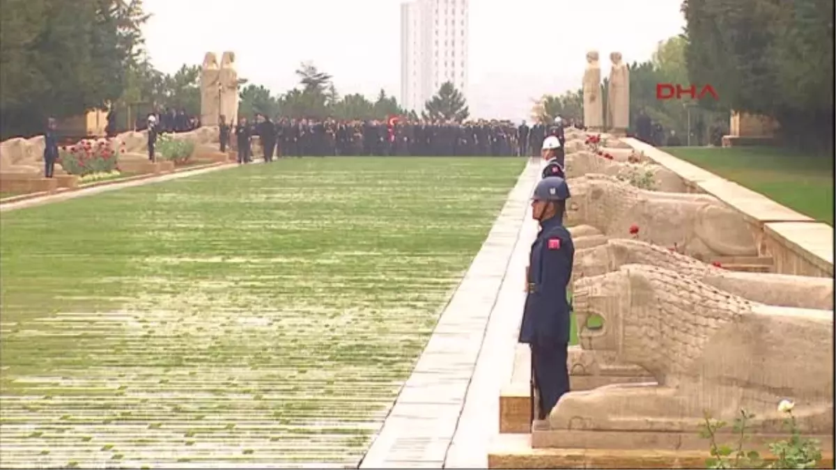 Başkent\'te 29 Ekim Törenleri Anıtkabir\'de Başladı -1