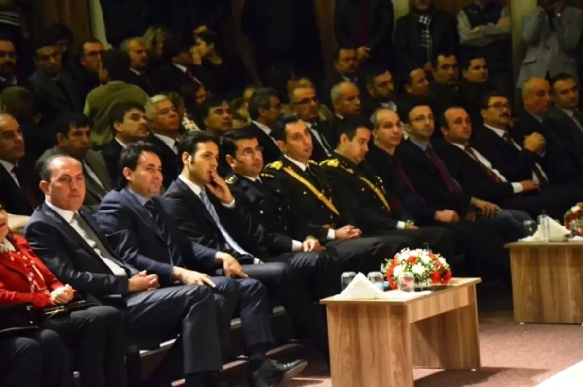 Biga\'da 29 Ekim Cumhuriyet Bayramı Törenle Kutlandı