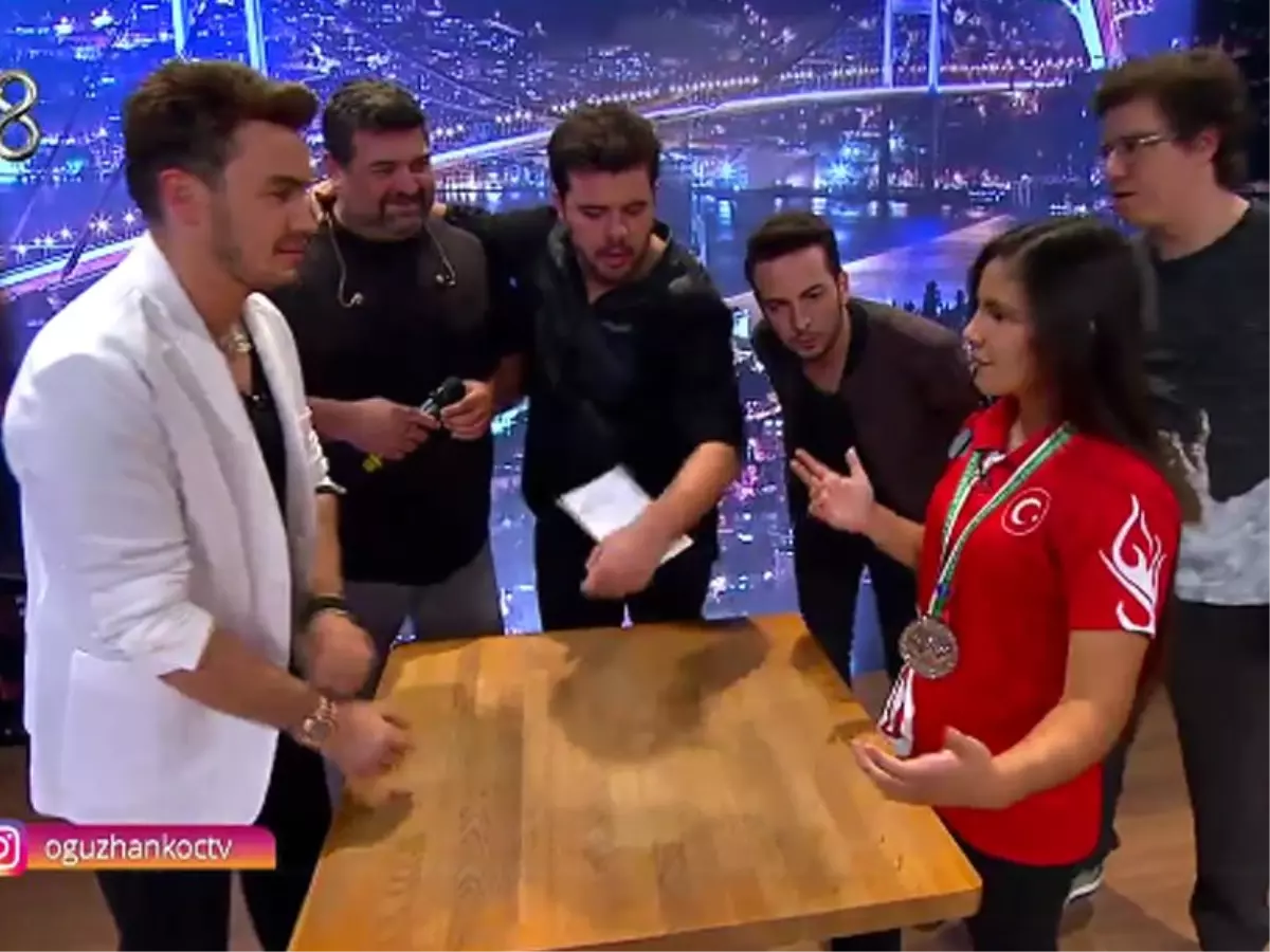 Bilek Güreşinde Dünya 2.si Olan Gamze Çınar 3 Adam\'da...