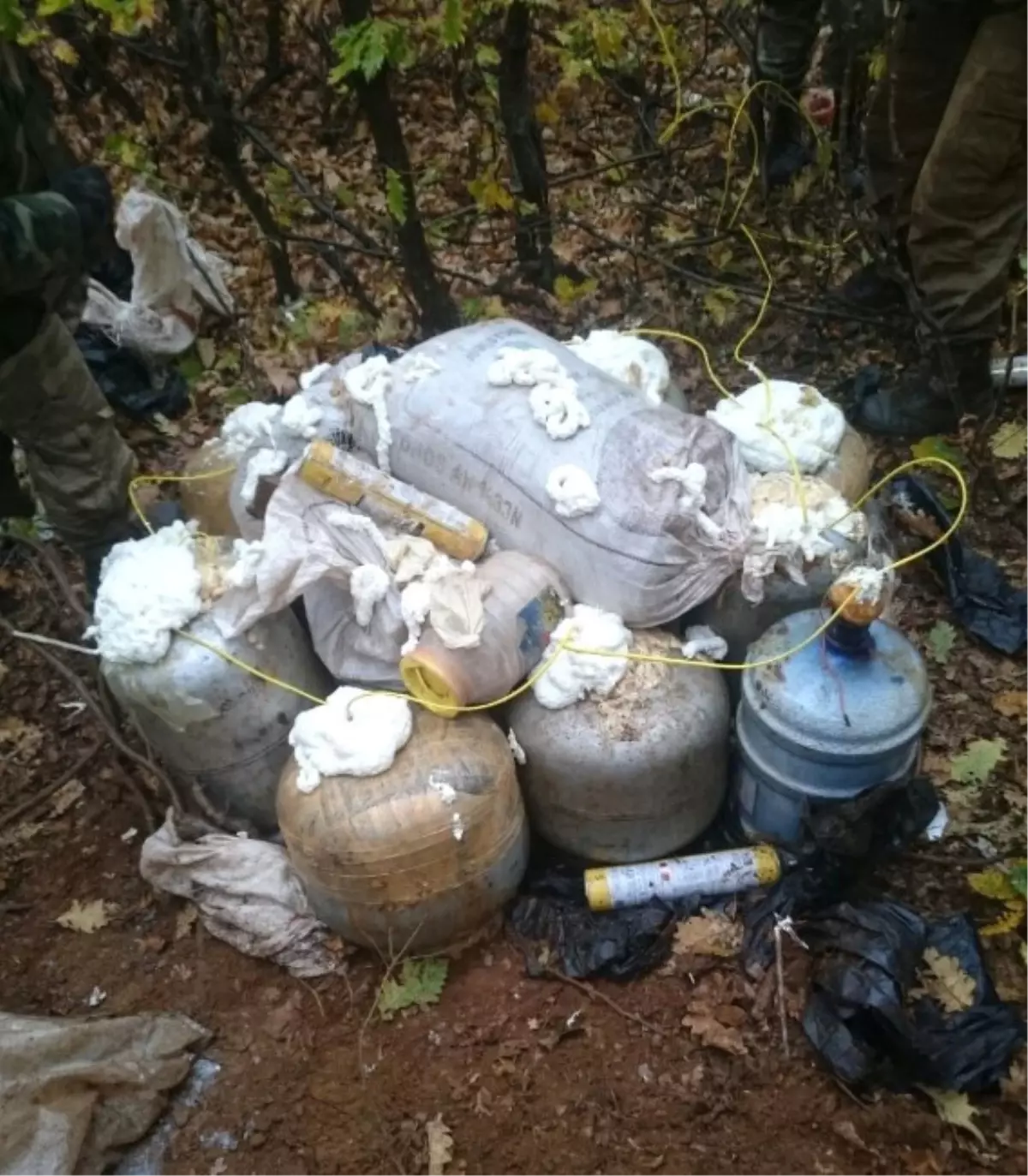 PKK\'ya Ağır Darbe! Bingöl\'de 1 Ton Patlayıcı Ele Geçirildi