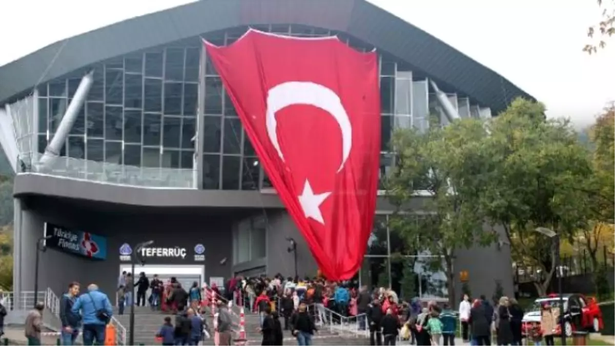 Bursa\'da Halk Ücretsiz Teleferiğe Hücum Etti