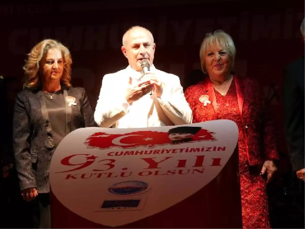 Büyükçekmece\'de Cumhuriyet Balosu