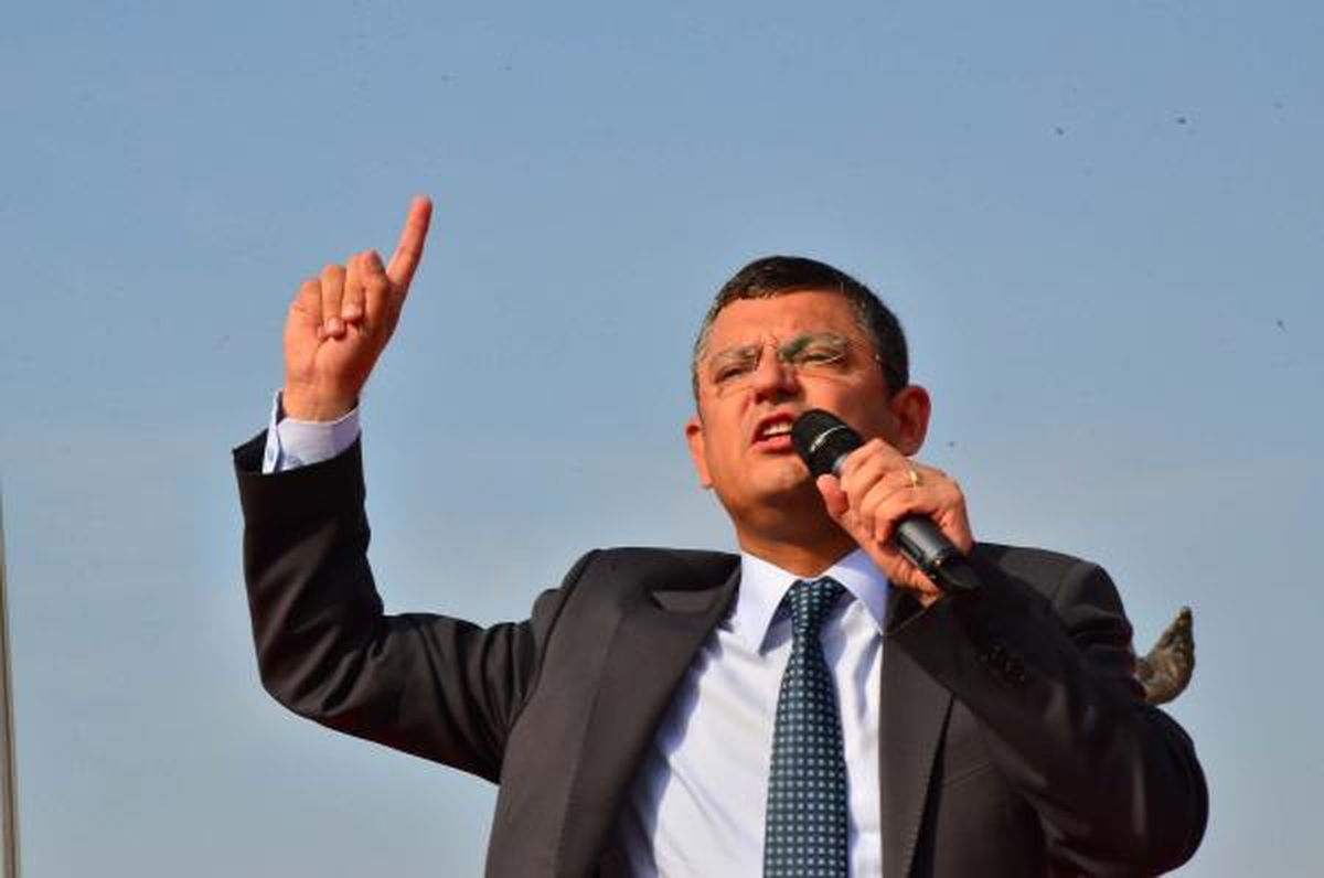 CHP\'li Özel: Atatürk Tek Başkomutandır