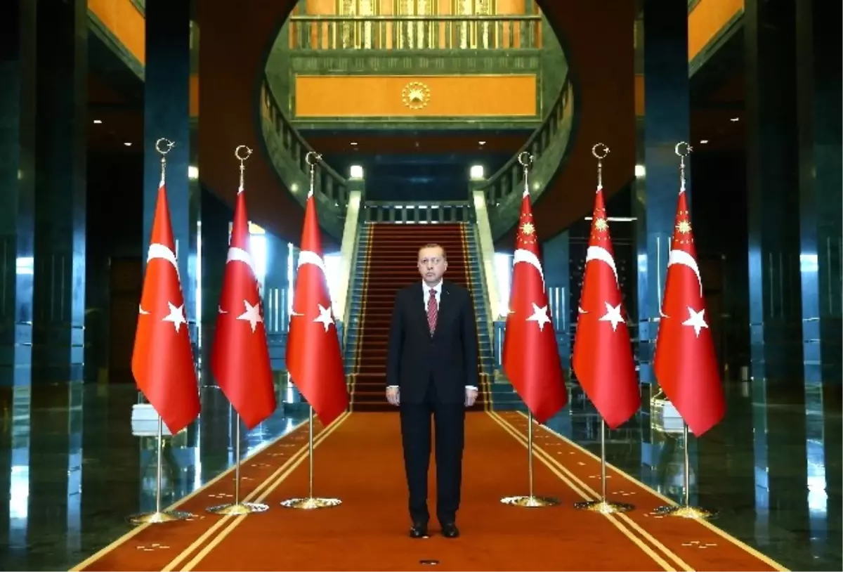 Cumhurbaşkanı Erdoğan, Cumhurbaşkanlığı Külliyesi\'nde Tebrikleri Kabul Etti