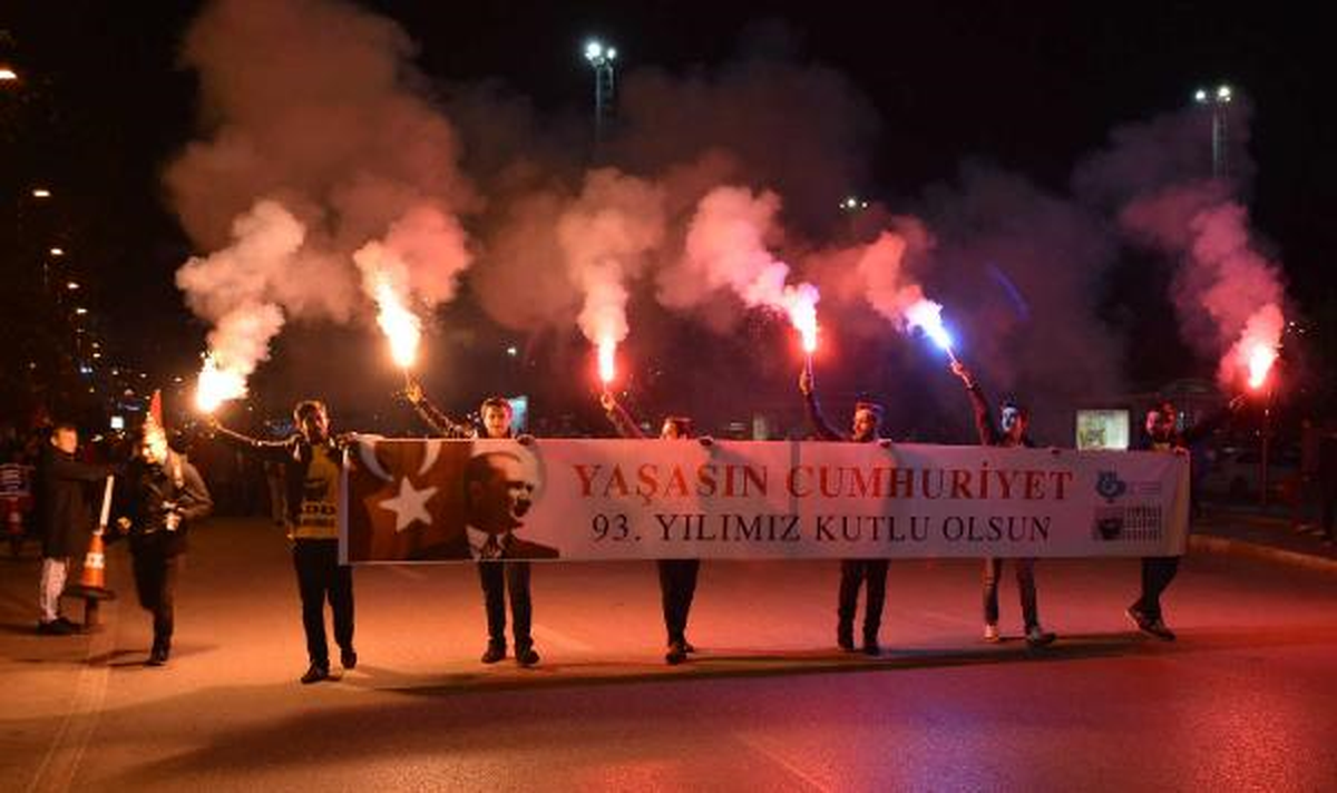 Cumhuriyeti Fener Alayıyla Kutladılar