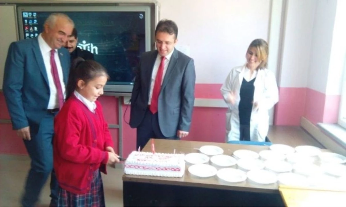 Daday Okulları Cumhuriyet\'in Kuruşunu Pasta ile Kutladı