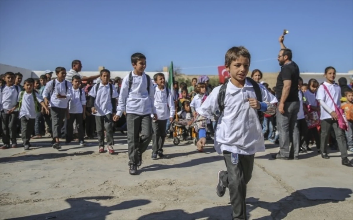 Deaş\'tan Temizlenen Cerablus\'ta Türkiye\'nin Onardığı Okulda 3 Yıl Sonra Eğitime Başlandı