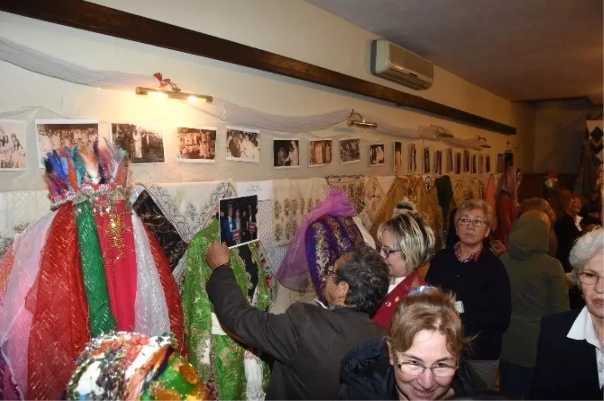 Edremit\'te "Cumhuriyet Gelinleri" Sergisi Açıldı