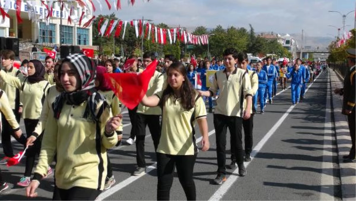 Elazığ ve Bingöl\'de Coşkulu Cumhuriyet Bayramı Kutlaması