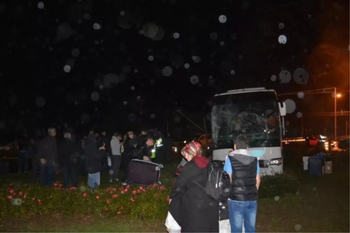 Fatsa\'da Otobüs ile Midibüs Çarpıştı: 6 Yaralı