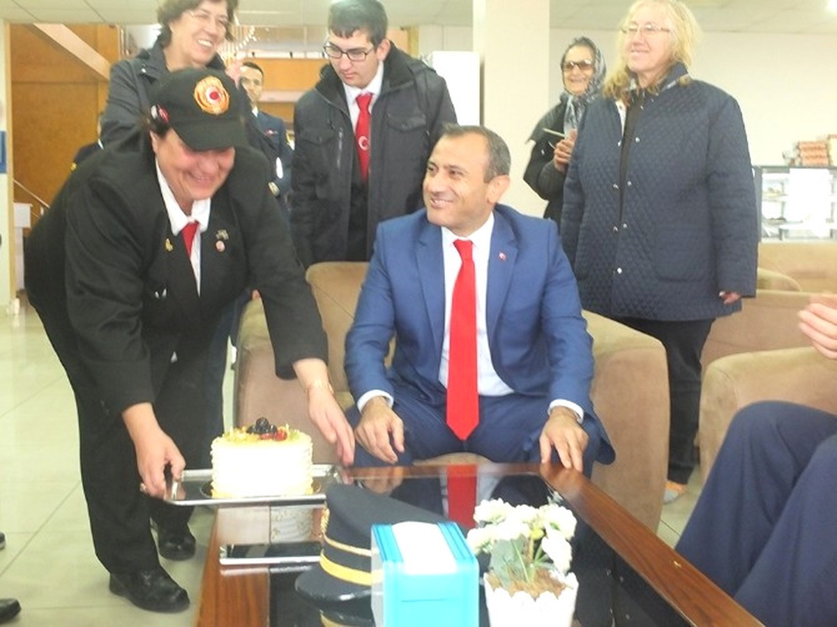 Gazi ve Muhtarlardan Kaymakam\'a Doğum Günü Sürprizi