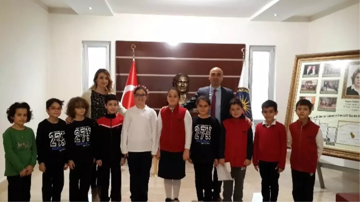 Gkv\'de İlkokul Öğrencilerinin Sandık Heyecanı