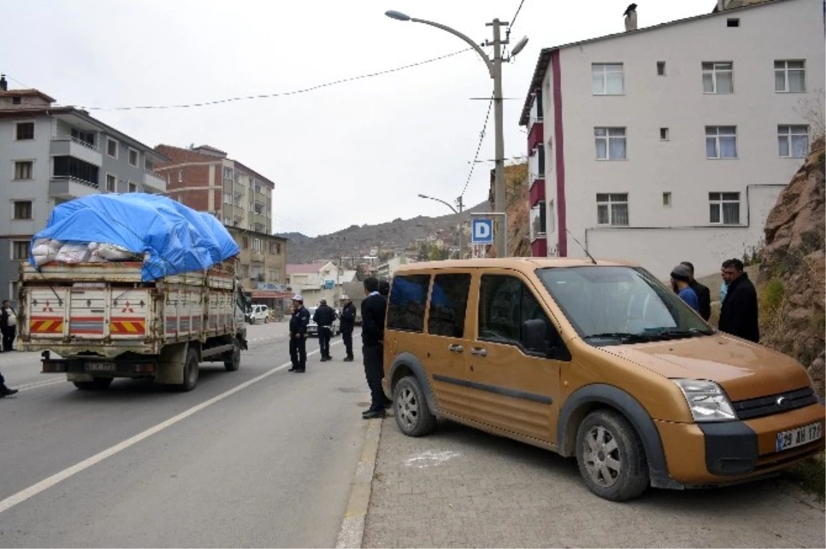 Gümüşhane\'de Trafik Kazası: 2 Yaralı