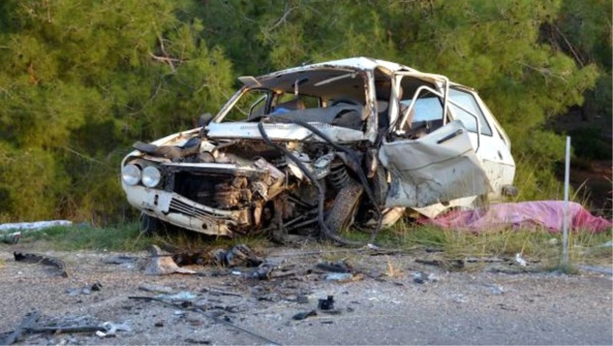 Güneş Işığı Gözüne Gelen Sürücü Kaza Yaptı, 2 Kişi Öldü