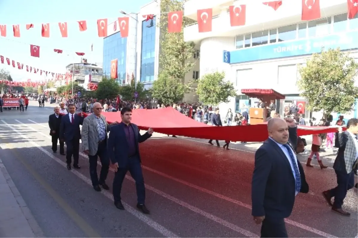 Isparta\'da 29 Ekim Coşkusu