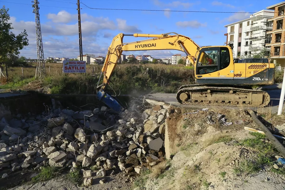 Kırklareli\'nde Yol Yapım Çalışması