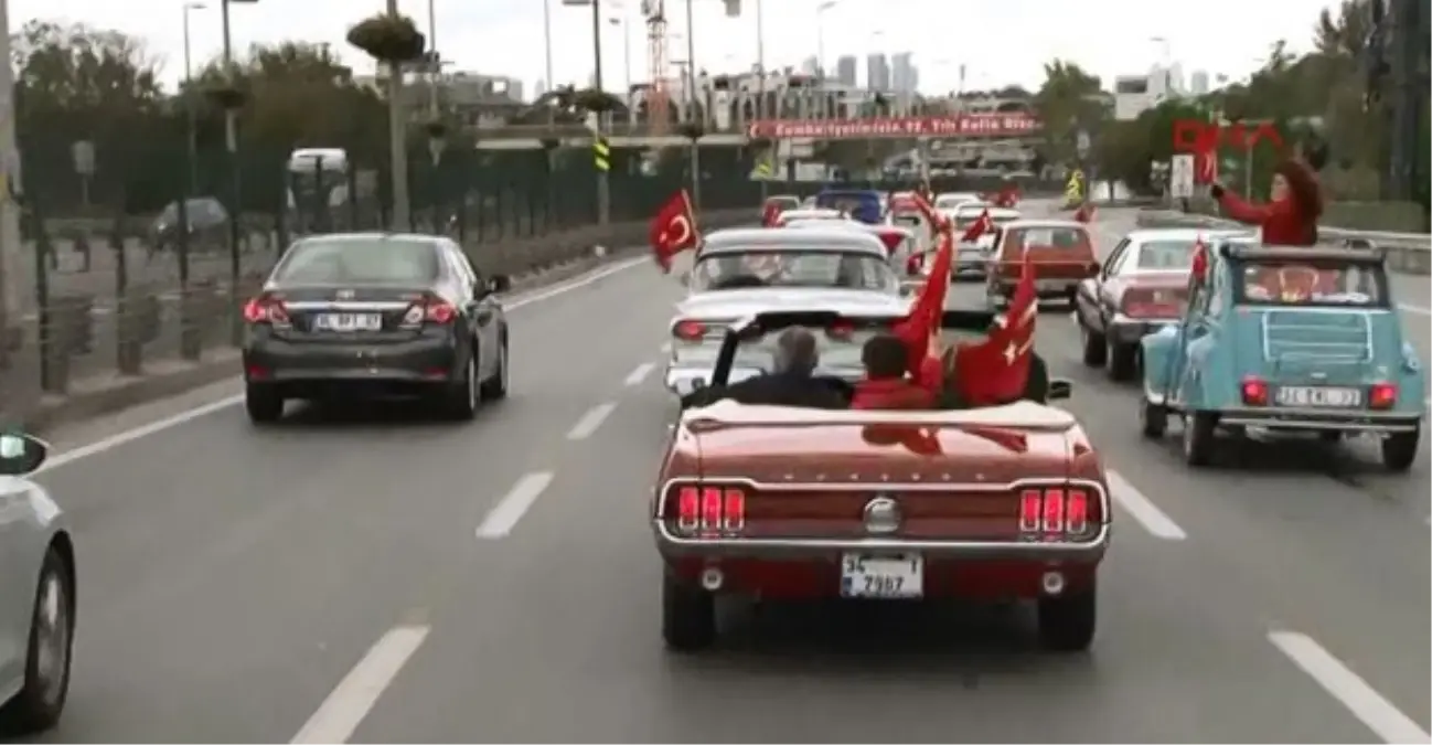 Klasik Otomobilciler, \'Cumhuriyet Her Yerde\' Konvoyu Oluşturdu