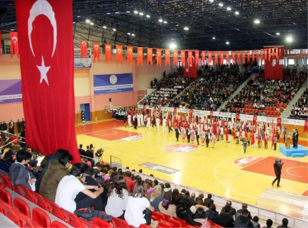 Ordu\'da Kutlama Yağmur Nedeniyle Salonda Yapıldı