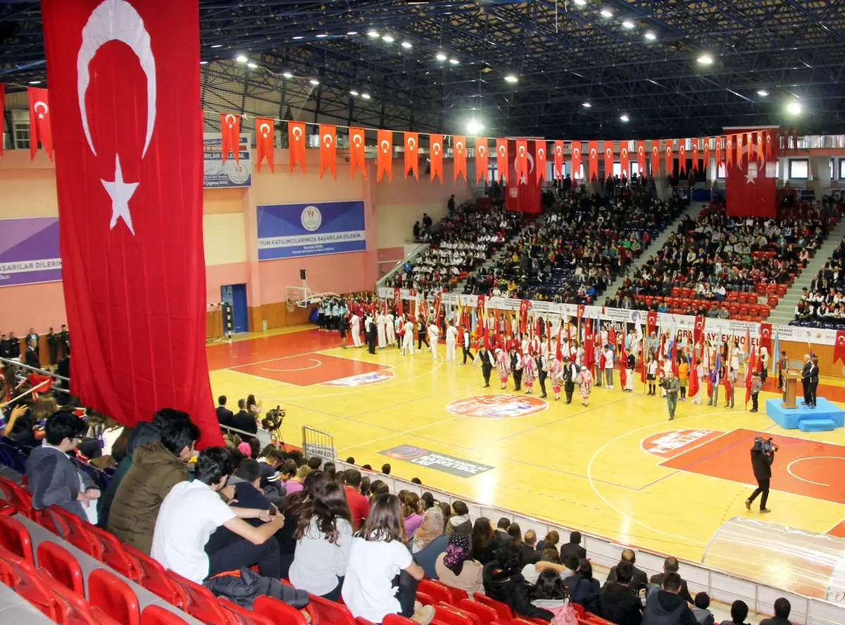 Ordu\'da Kutlama Yağmur Nedeniyle Salonda Yapıldı