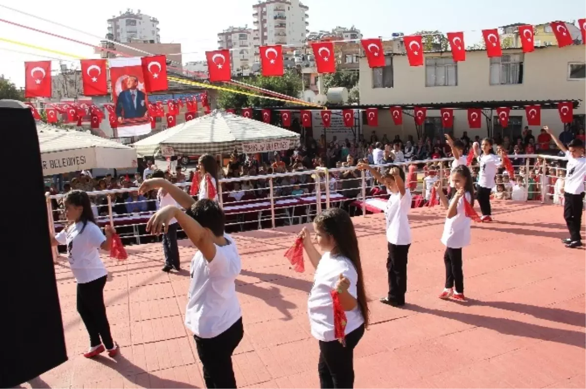 Osmaniye İlkokulu\'nda Cumhuriyet Coşkusu