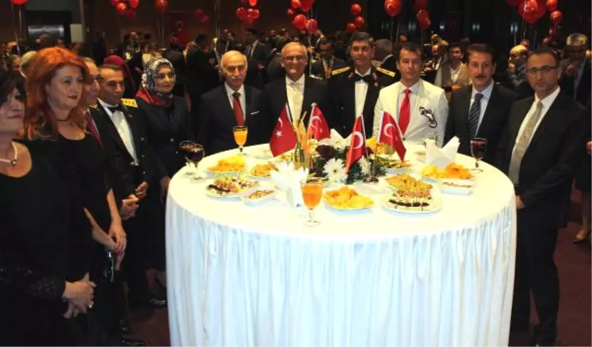 Samsun Valiliği\'nden Cumhuriyet Resepsiyonu