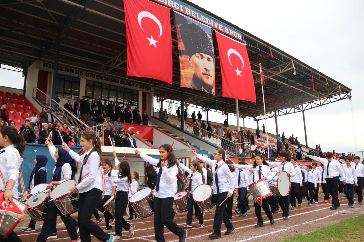 Sındırgı\' da Cumhuriyet Bayramı Coşkuyla Kutlandı