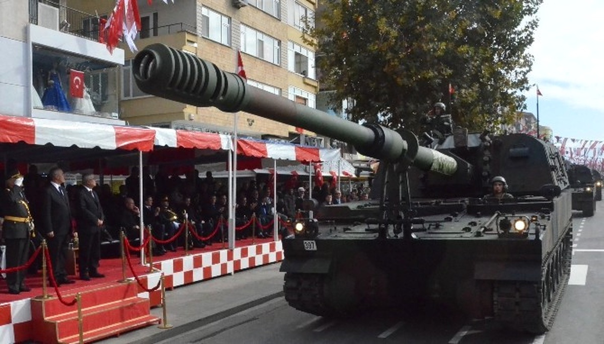 Tanklar Bu Kez Cumhuriyet İçin Sokaklara Çıktı