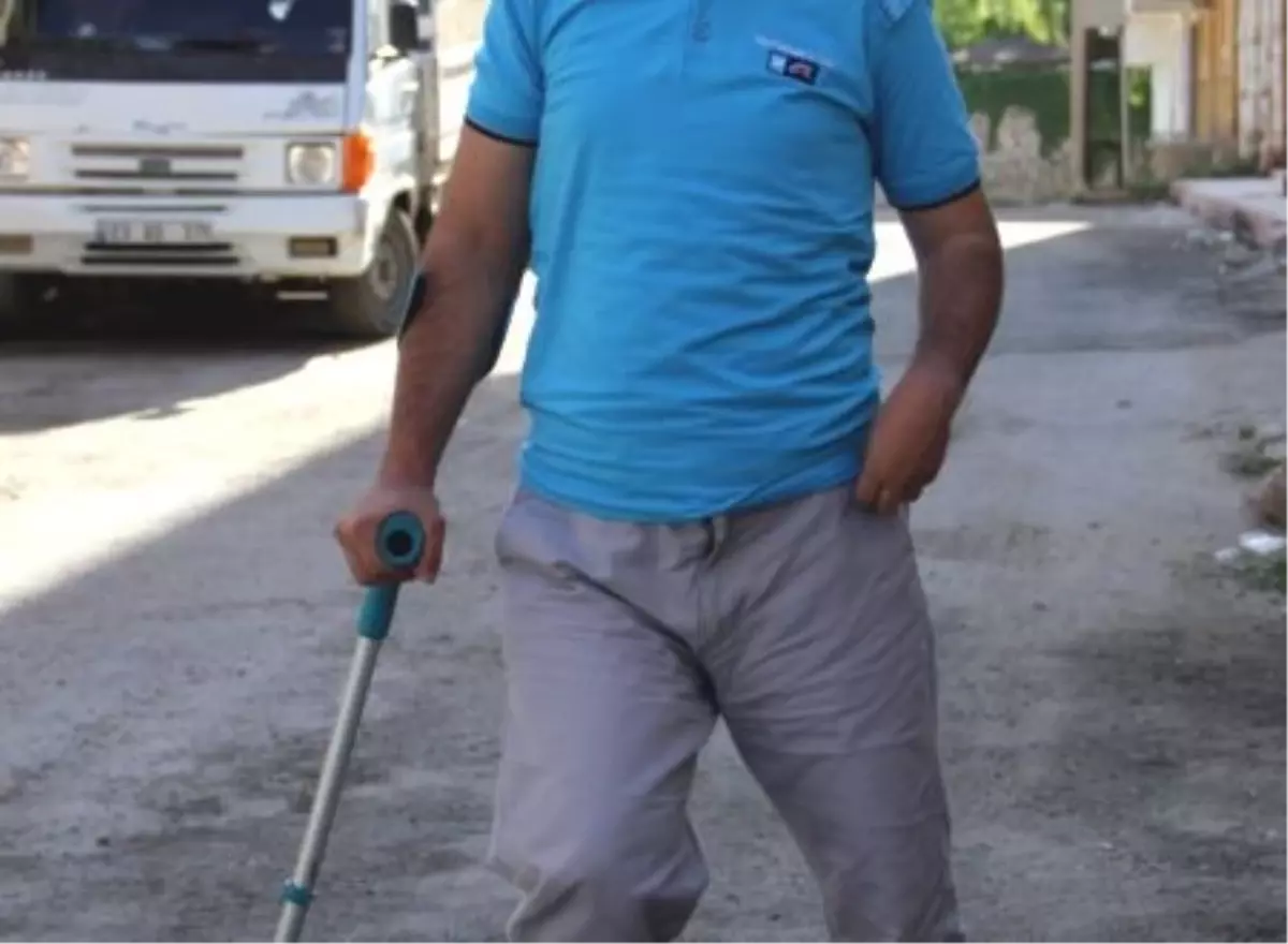 Tek Parmağıyla Yazdığı Şiirlerini Kitapta Topladı