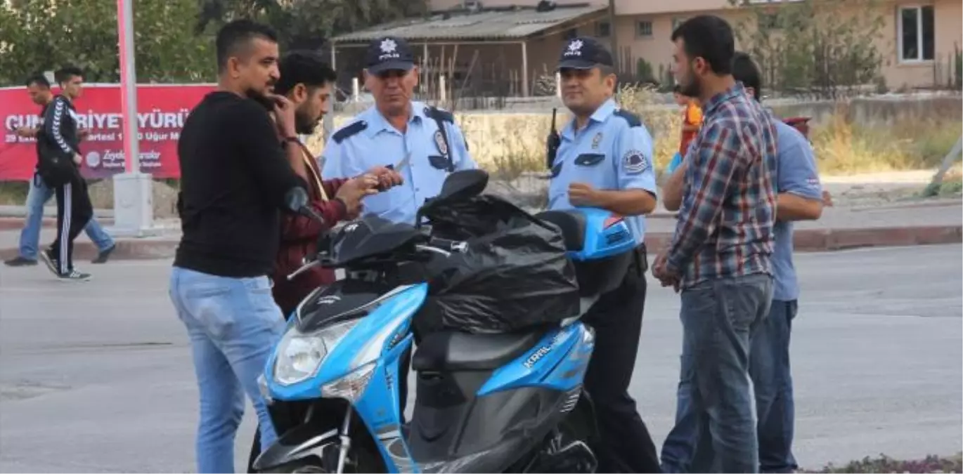 Tören Alanından Geçmeye Çalışınca Yakalandı