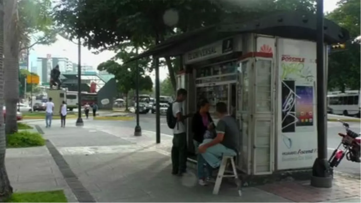 Venezuela\'da Halk 12 Saatlik Greve Gitti