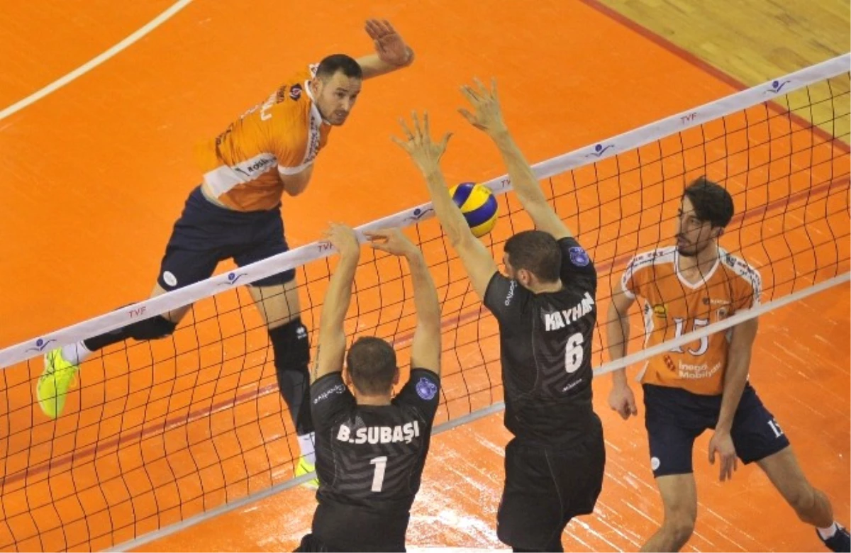 Voleybol: Efeler Ligi