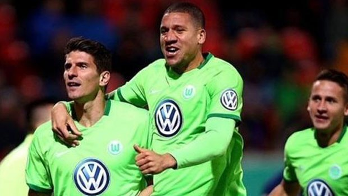 Wolfsburg Mario Gomez ile Turladı!