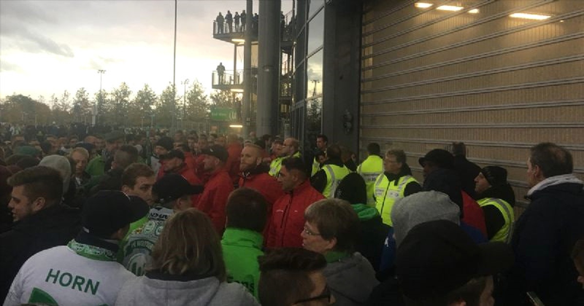Wolfsburg Taraftarından Futbolcularına Tepki