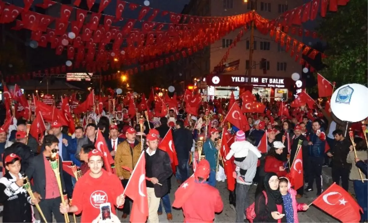 Yıldırım\'dan, Cumhuriyet\'in 93. Yılına Yakışır Kutlama