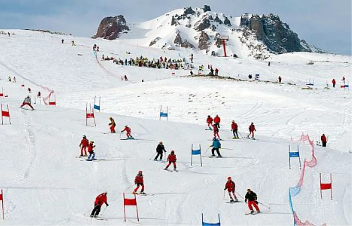 Yüzlerce Lisanslı Kayakçı Yetiştiren Tesisler Kışa Hazır