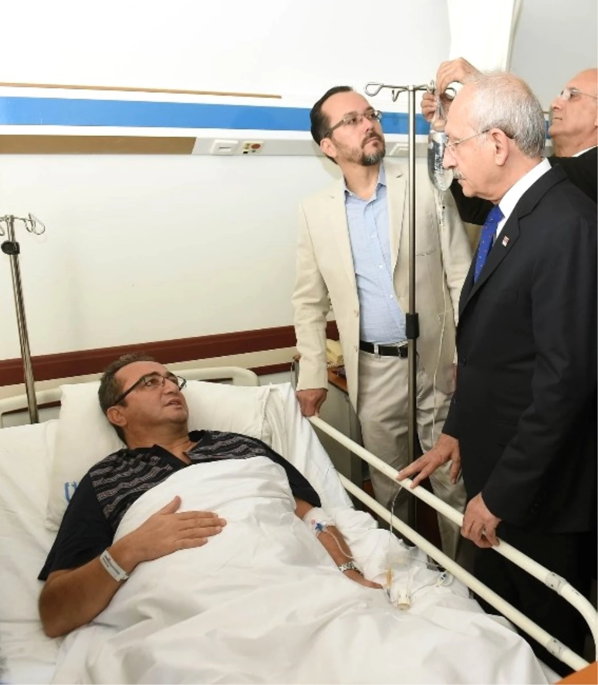 2-Kılıçdaroğlu, Aydın\' A Geldi Silahlı Saldırıda Yaralanan Bülent Tezcan\'ı Ziyaret Etti