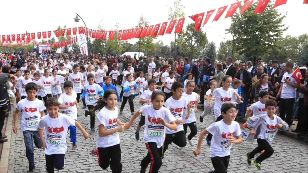 4. Cumhuriyet Koşusu ve Çocuk Maratonu