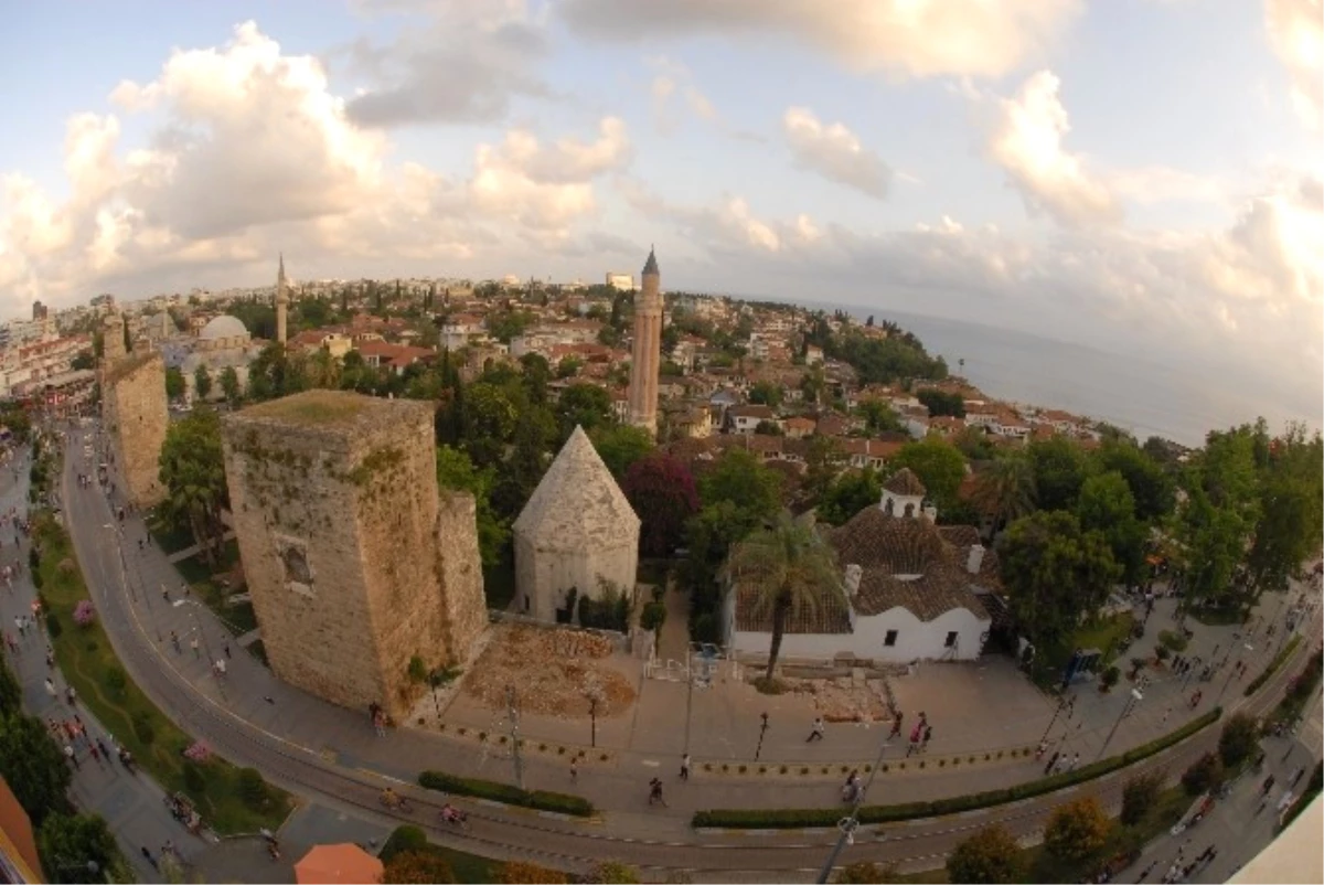 Antalya Tarihi Kaleiçi\'nde Günısı ve Çanak Anten Yasaklanıyor