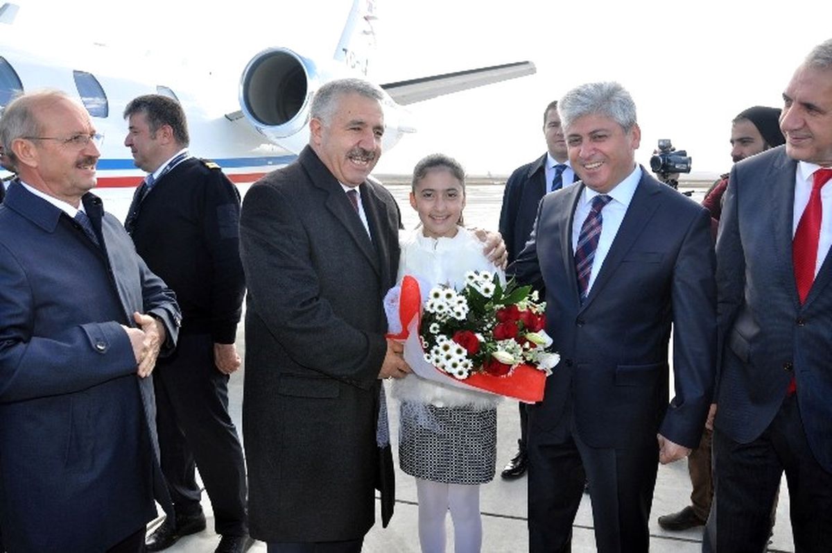 Bakan Ahmet Arslan Kars\'ta