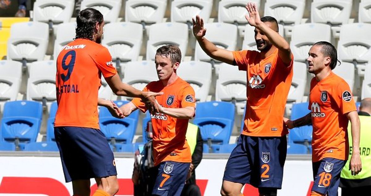 Başakşehir, Akhisar Belediyespor'u 5-1 Yendi