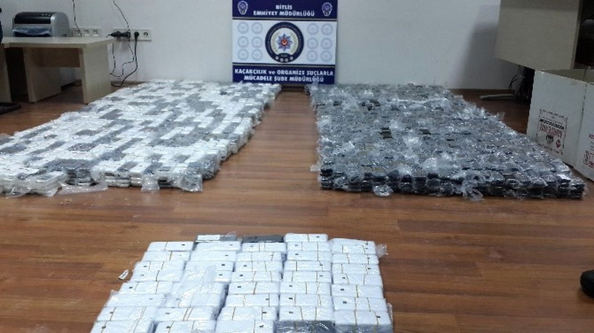 Bitlis\'te Bin 465 Adet Kaçak Cep Telefonu Ele Geçirildi