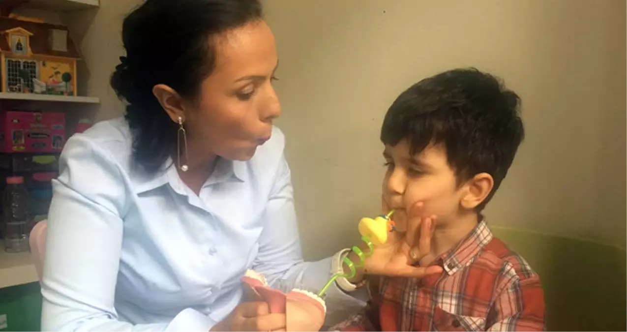 Çocukları Konuşma Problemi Çeken Ebeveynlerin Terapiste Başvurmaları Gerekiyor