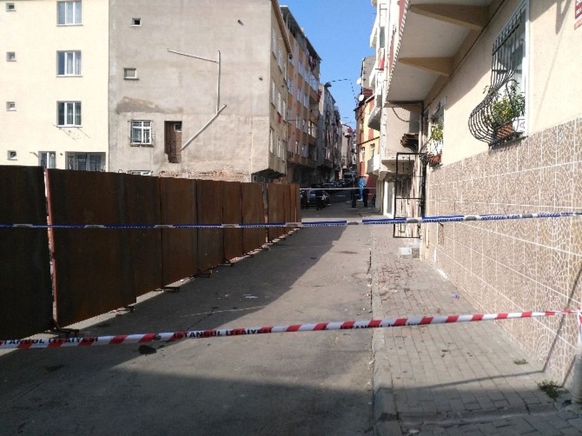 Esenler'de Göçük Tehlikesi! 2 Bina Boşaltıldı