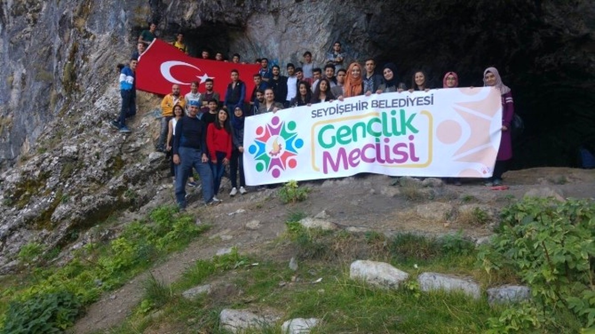 Gençlik Meclisi\'nden Ferzene Mağazasına Doğa Yürüyüşü Etkinliği
