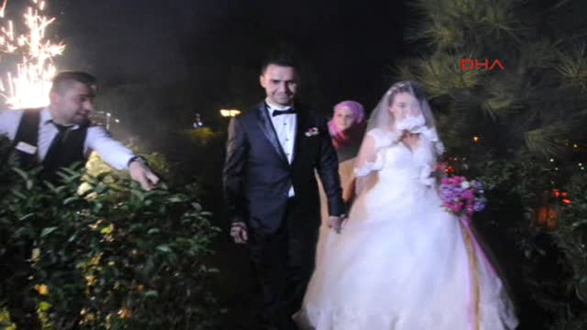 Hakkarili Rıdvan Ile Trabzonlu Burcu'nun Düğününde Önce Horon, Sonra Halay